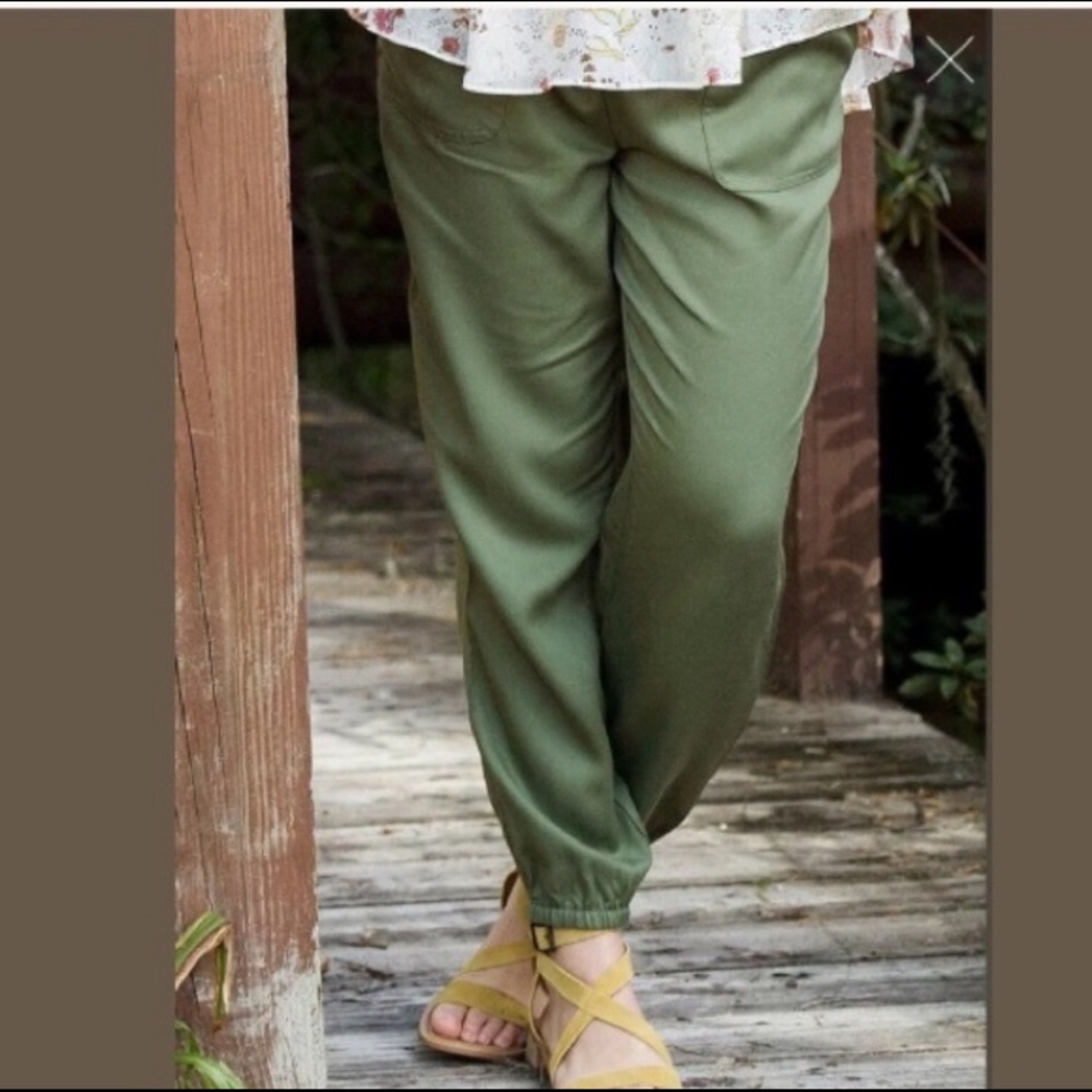 Matilda Jane Field Notes pants Joggers, Small.